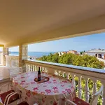 Appartement Fuer 6 Personen Mit Balkon Und Meerblick By Interhome