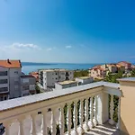 Fuer 6 Personen Mit Balkon Und Meerblick By Interhome Appartement *