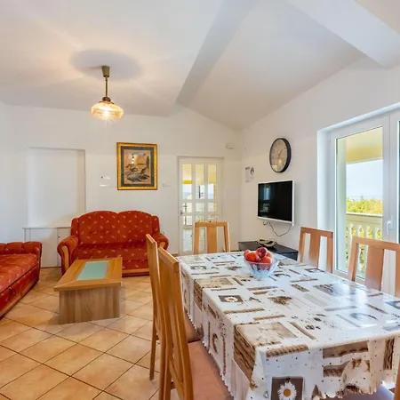 Fuer 6 Personen Mit Balkon Und Meerblick By Interhome Appartement *