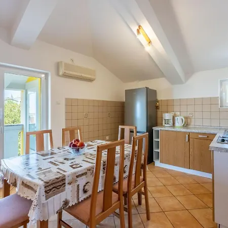 Fuer 6 Personen Mit Balkon Und Meerblick By Interhome Crikvenica