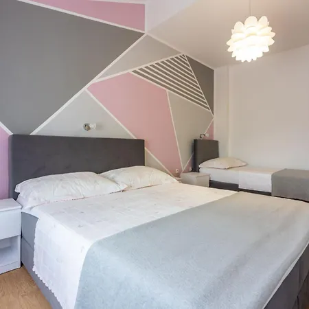 Fuer 6 Personen Mit Balkon Und Meerblick By Interhome * Crikvenica