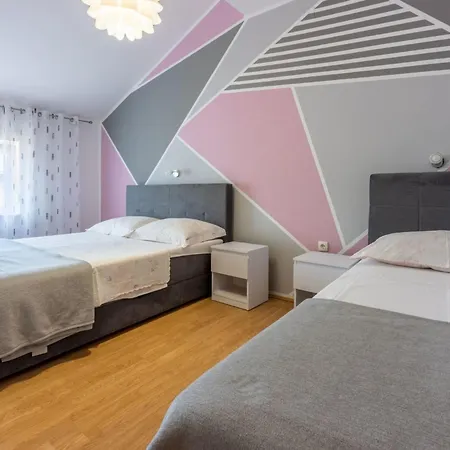 Fuer 6 Personen Mit Balkon Und Meerblick By Interhome Appartement