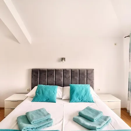Apartment Fuer 6 Personen Mit Balkon Und Meerblick By Interhome Crikvenica