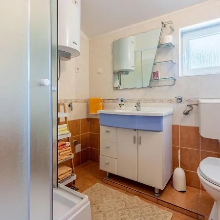 Fuer 6 Personen Mit Balkon Und Meerblick By Interhome * Crikvenica