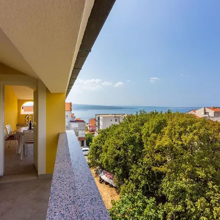 Fuer 6 Personen Mit Balkon Und Meerblick By Interhome Crikvenica