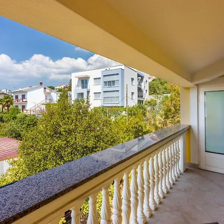 Fuer 6 Personen Mit Balkon Und Meerblick By Interhome