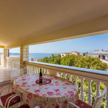 Apartment Fuer 6 Personen Mit Balkon Und Meerblick By Interhome