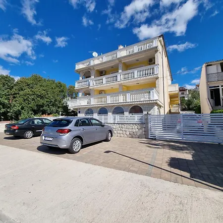Fuer 6 Personen Mit Balkon Und Meerblick By Interhome