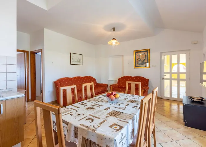 Fuer 6 Personen Mit Balkon Und Meerblick By Interhome * Crikvenica