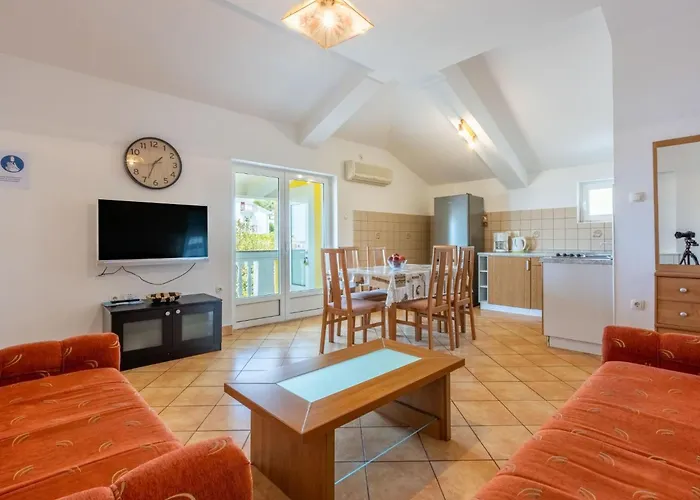 Appartement Fuer 6 Personen Mit Balkon Und Meerblick By Interhome