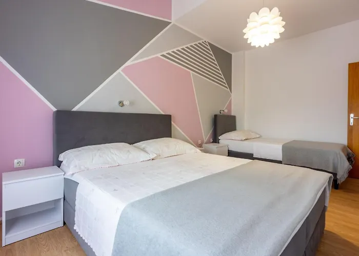 Fuer 6 Personen Mit Balkon Und Meerblick By Interhome * Crikvenica