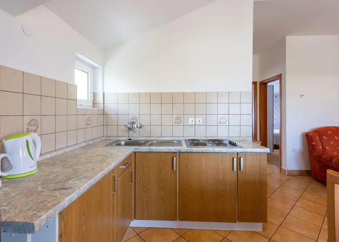 Appartement Fuer 6 Personen Mit Balkon Und Meerblick By Interhome