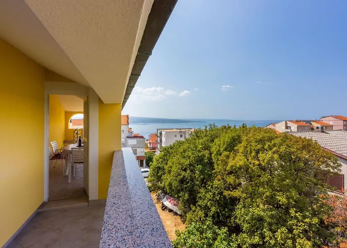 Fuer 6 Personen Mit Balkon Und Meerblick By Interhome Crikvenica