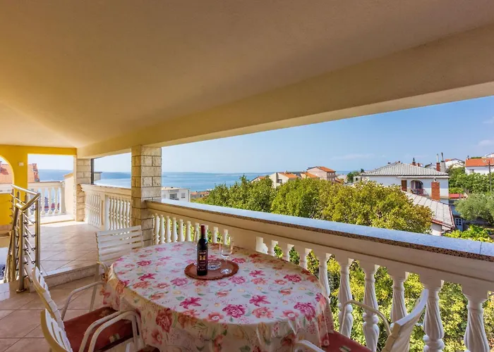 Appartement Fuer 6 Personen Mit Balkon Und Meerblick By Interhome