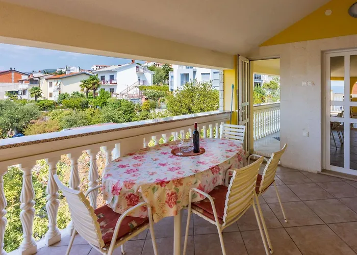 Appartement Fuer 6 Personen Mit Balkon Und Meerblick By Interhome *